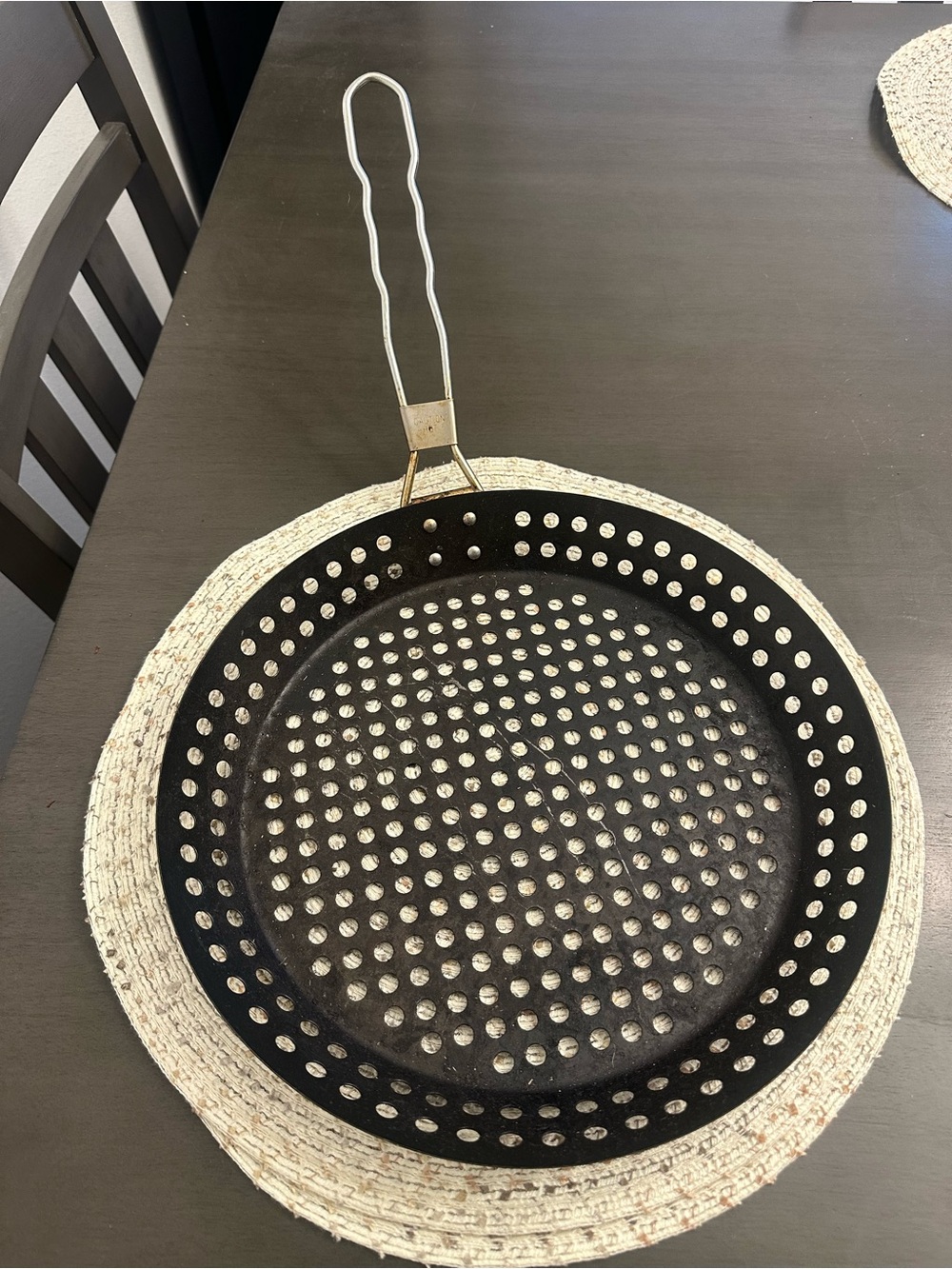 Round non-stick grill pan